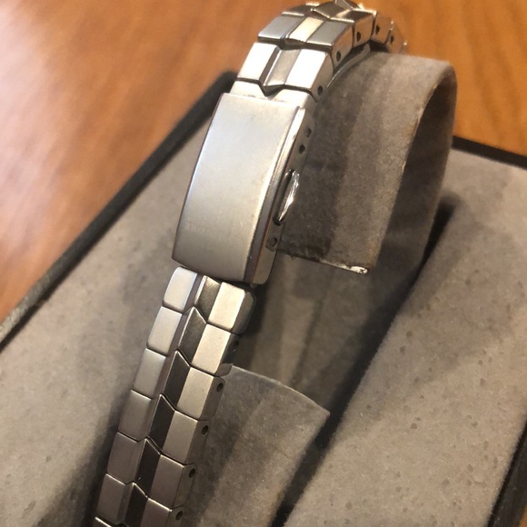 Kenneth Cole women’s watch. - Picture 3 of 5